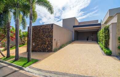 Imagem: A casa possui 3 Dormitórios, 4 Banheiros, 4 Vagas na garagem