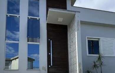 Imagem: A casa em condomínio possui 2 Dormitórios, 2 Banheiros, 360m²