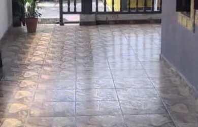 Imagem: A casa possui 2 Dormitórios, 1 Banheiro, 1 Vaga na garagem