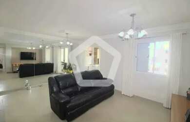 Imagem: O apartamento possui 3 Dormitórios, 1 Banheiro, 2 Vagas na