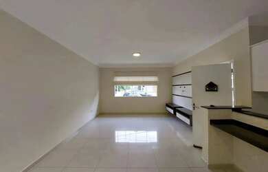 Imagem: A casa em condomínio possui 3 Dormitórios, 2 Banheiros, 4