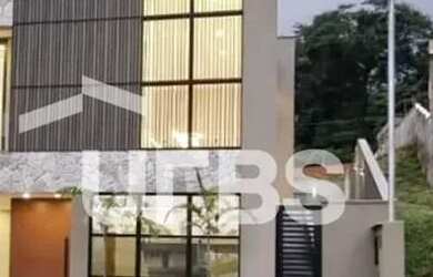 Imagem: A casa possui 4 Dormitórios, 5 Banheiros, 4 Vagas na garagem