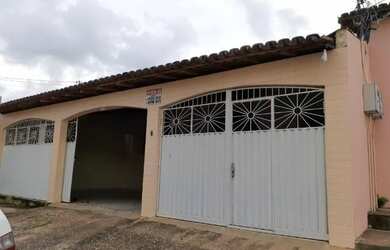 Imagem: A casa possui 3 Dormitórios, 2 Banheiros, 3 Vagas na garagem