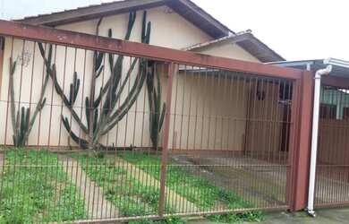 Imagem: A casa possui 2 Dormitórios, 1 Banheiro, 1 Vaga na garagem
