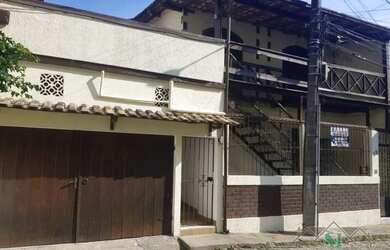 Imagem: A casa à venda possui 5 Dormitórios, 3 Banheiros, 2 Vagas