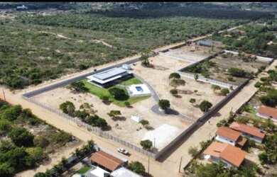 Imagem: O terreno à venda possui e está localizado em São José