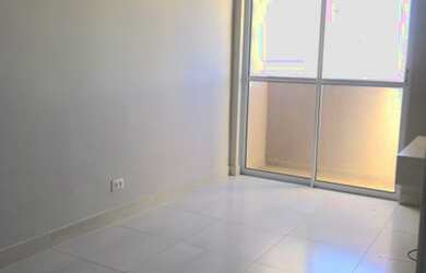 Imagem: O apartamento possui 2 Dormitórios, 1 Banheiro, 2 Vagas na