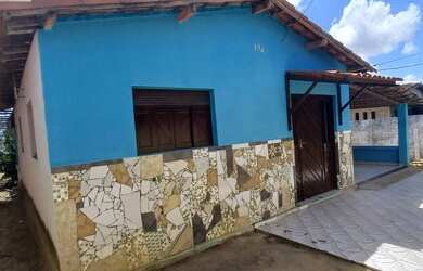 Imagem: A casa possui 2 Dormitórios, 1 Banheiro, 2 Vagas na garagem