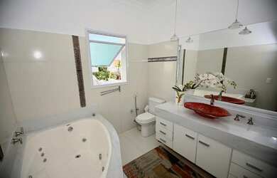 Imagem 15: Lindíssima casa no condomínio São Paulo II com 570 metros. Granja Viana