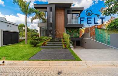 Imagem: A casa em condomínio possui 4 Dormitórios, 5 Banheiros, 4