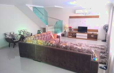 Imagem 1: Linda Mansão 4Q com Quintal 360 m² em Condomínio de Alto Padrão