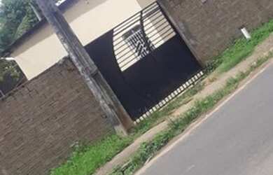 Imagem: A casa possui 1 Dormitório, 1 Banheiro, 3 Vagas na garagem