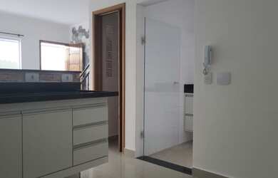 Imagem: A casa em condomínio possui 2 Dormitórios, 3 Banheiros, 1