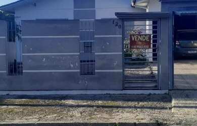 Imagem: A casa possui 4 Dormitórios, 1 Banheiro, 3 Vagas na garagem