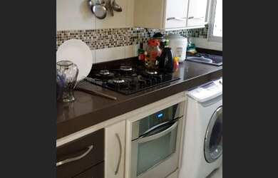 Imagem: O apartamento possui 2 Dormitórios, 1 Banheiro, 1 Vaga na garagem