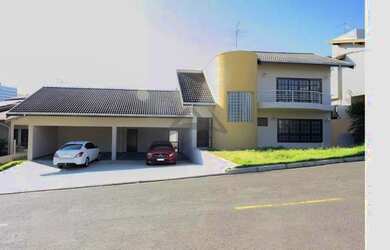 Imagem: A casa em condomínio possui 4 Dormitórios, 5 Banheiros, 5