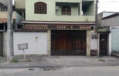 Imagem: A casa possui 2 Dormitórios, 1 Banheiro, 1 Vaga na garagem