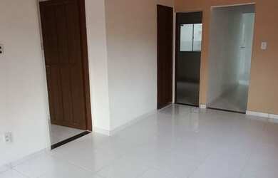 Imagem: A casa possui 3 Dormitórios, 2 Banheiros, 2 Vagas na garagem