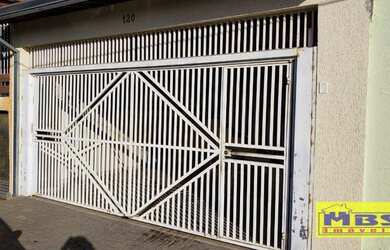 Imagem: A casa possui 2 Dormitórios, 1 Banheiro, 2 Vagas na garagem