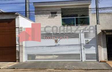 Imagem: A casa possui 3 Dormitórios, 3 Banheiros, 4 Vagas na garagem