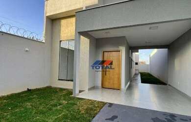 Imagem: A casa possui 3 Dormitórios, 2 Banheiros, 2 Vagas na garagem