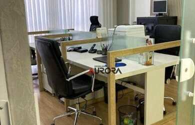 Imagem: O depósito possui 2 Vagas na garagem, 118m² de Área e está