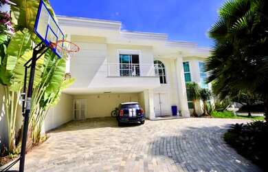 Imagem 1: Lindíssima casa no condomínio São Paulo II com 570 metros. Granja Viana