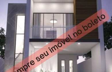 Imagem: A casa possui 3 Dormitórios, 1 Banheiro, 2 Vagas na garagem