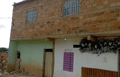 Imagem: A casa possui 1 Dormitório, 1 Banheiro, 1 Vaga na garagem e