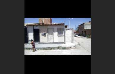 Imagem: A casa possui 2 Dormitórios, 2 Banheiros e 1 Vaga na garagem