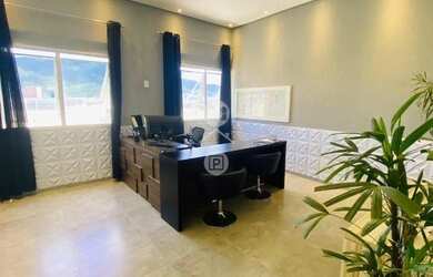 Imagem: O depósito possui 198m² de Área e está localizado em Pedra