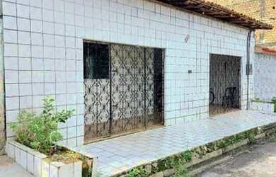 Imagem: A casa possui 3 Dormitórios, 2 Banheiros, 1 Vaga na garagem