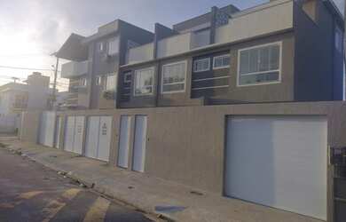 Imagem: A casa possui 3 Dormitórios, 3 Banheiros, 1 Vaga na garagem