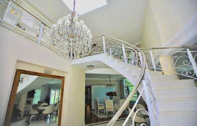 Imagem 4: Lindíssima casa no condomínio São Paulo II com 570 metros. Granja Viana