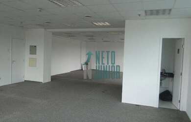 Imagem: O depósito possui 4 Vagas na garagem, 120m² de Área e está