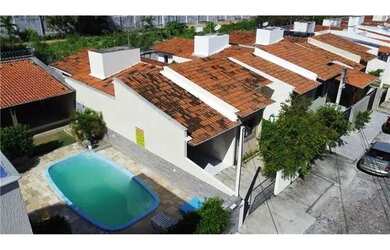 Imagem: A casa em condomínio possui 4 Dormitórios, 4 Banheiros, 2