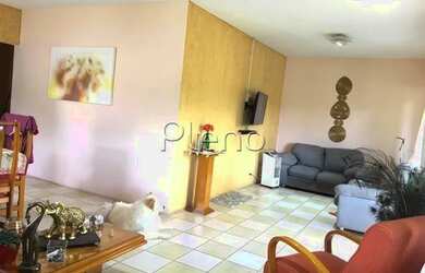 Imagem: A casa possui 3 Dormitórios, 4 Banheiros, 360m² de Área e