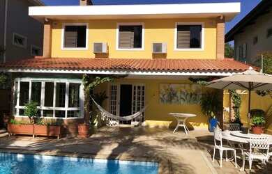 Imagem: A casa em condomínio possui 4 Dormitórios, 5 Banheiros, 2