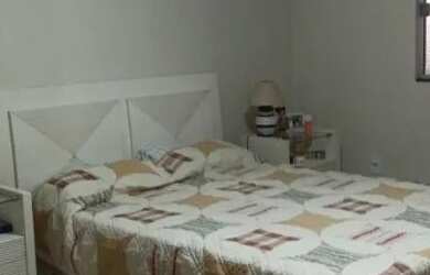 Imagem: A casa possui 3 Dormitórios, 2 Banheiros, 1 Vaga na garagem