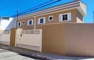 Imagem: A casa possui 2 Dormitórios, 2 Banheiros, 2 Vagas na garagem