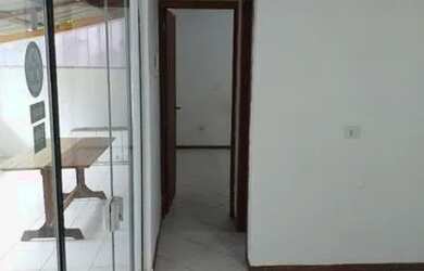 Imagem: A casa e possui 1 Dormitório, 1 Banheiro, 1 Vaga na garagem