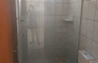 Imagem: A casa possui 3 Dormitórios, 3 Banheiros, 2 Vagas na garagem