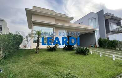 Imagem: A casa em condomínio possui 3 Dormitórios, 5 Banheiros, 158m²