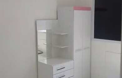 Imagem: O apartamento possui 2 Dormitórios, 1 Banheiro, 1 Vaga na garagem