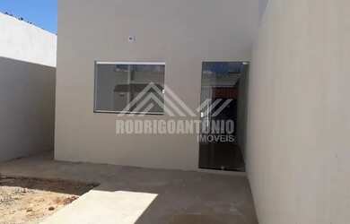 Imagem: A casa possui 2 Dormitórios, 1 Banheiro, 1 Vaga na garagem