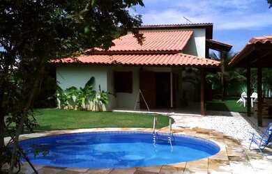 Imagem: A casa possui 3 Dormitórios, 2 Vagas na garagem e está localizado