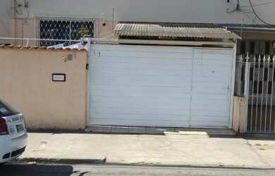 Imagem: A casa possui 3 Dormitórios, 4 Banheiros, 2 Vagas na garagem