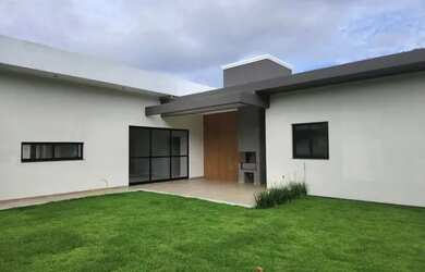 Imagem: A casa em condomínio possui 2 Dormitórios, 1 Banheiro, 2 Vagas