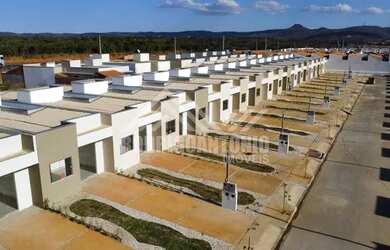Imagem: A casa possui 2 Dormitórios, 1 Banheiro, 1 Vaga na garagem
