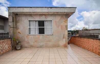 Imagem: A casa possui 4 Dormitórios, 3 Banheiros, 2 Vagas na garagem